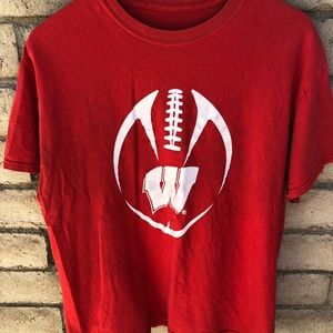 Vintage UW Madison Badger T Y2K U of Wisconsin Football graphic cotton L read